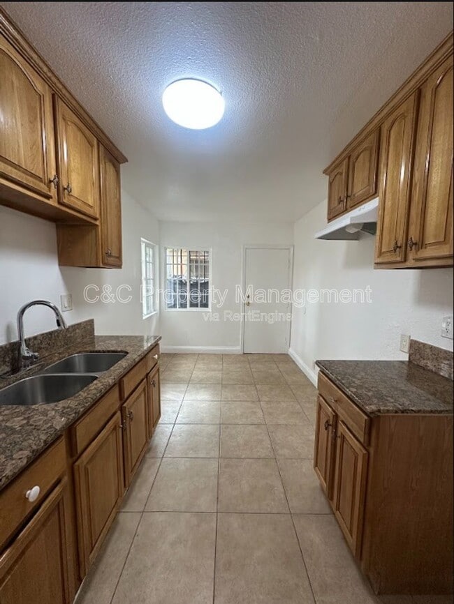 Photo - 1143 W 91st St