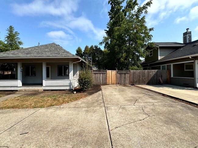 Photo - 3 Bedroom House on Jefferson St Near Downtown, Campus, and More!