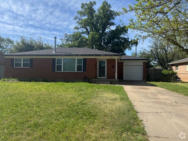 Building Photo - In walking distance to the elementary scho... Rental