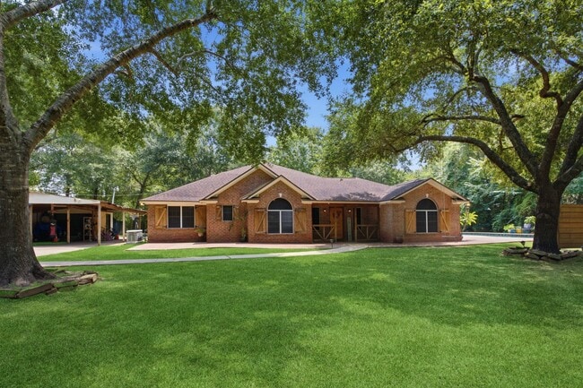 Building Photo - 223 Pin Oak Ln