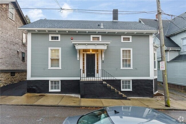 Building Photo - 13 Sherman St Unit 3 Rental