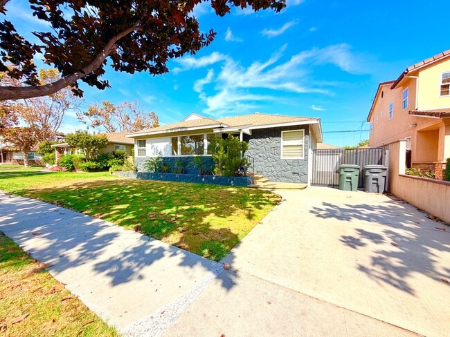 Photo - 4648 Adenmoor Ave