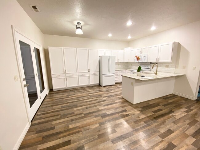 Photo - 7178 S 420 E