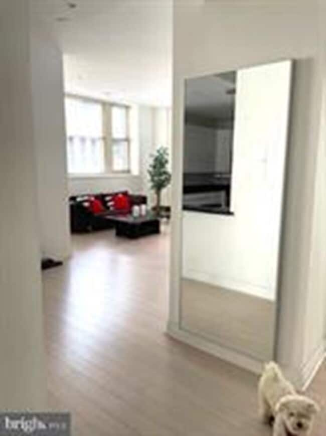 Building Photo - 1600 Arch St Unit 1904