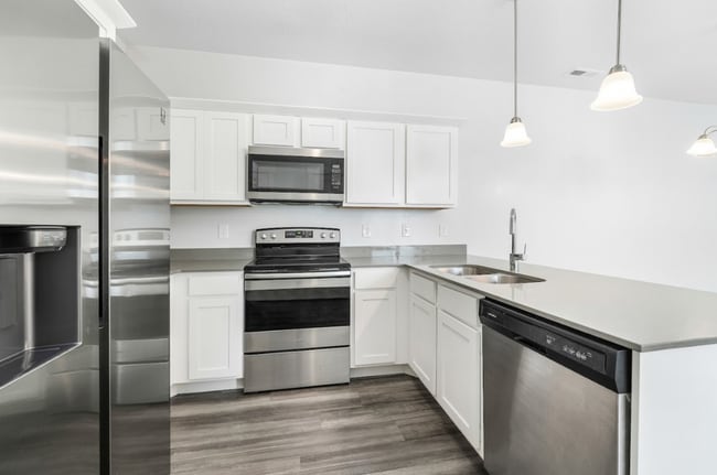 Building Photo - 676 N 380 W Unit Room #1 - Master Rental