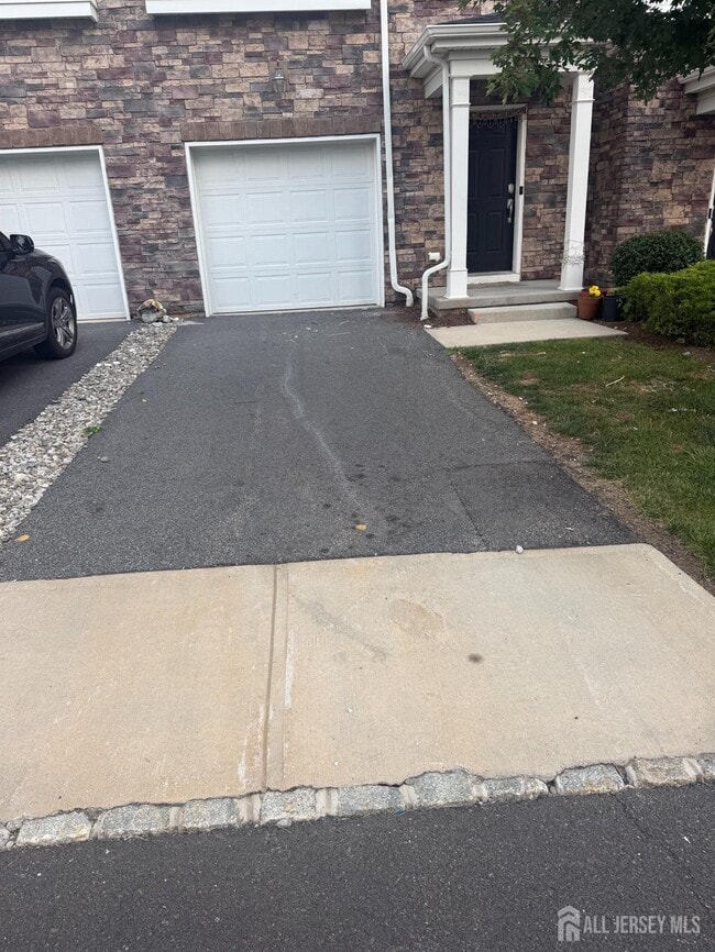 Photo - 504 Keenland Ct