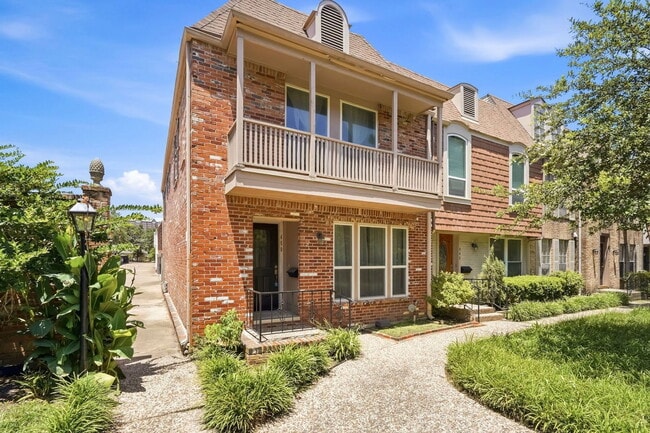 Photo - 450 N Post Oak Ln