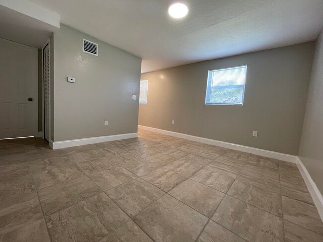 Photo - 2513 Ave L