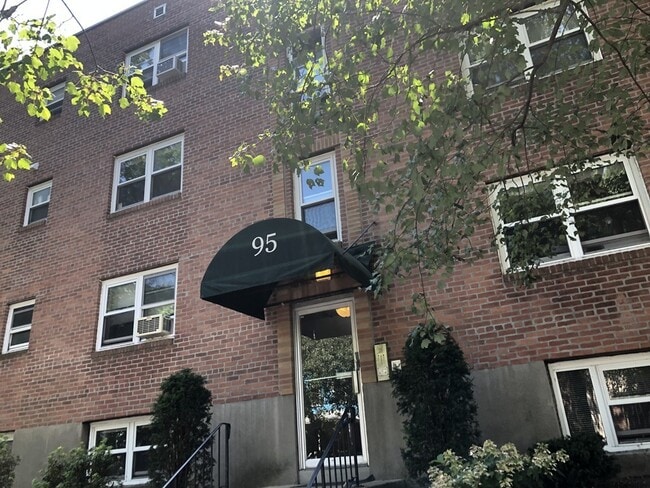 Building Photo - 95 Chestnut St Unit 3