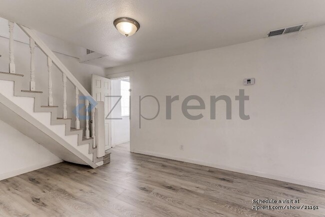 Photo - 3829 Belden St