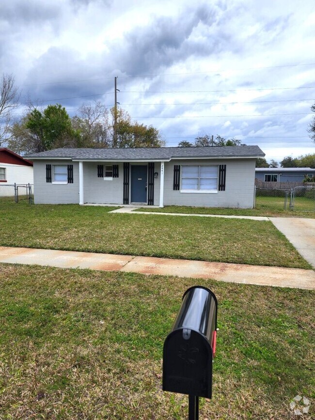 Building Photo - 2Br/ 1.5Ba Newly Renovated House - DELTONA...