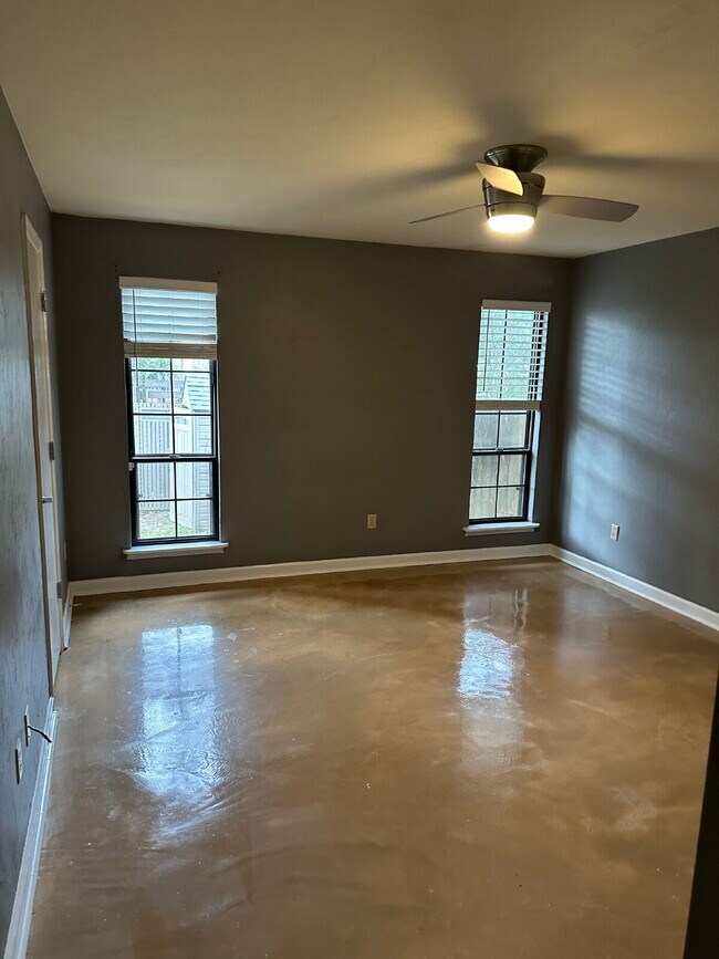 Great townhome in Brewster Estates!