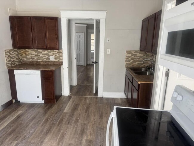 Photo - 2900 E Bessemer Ave