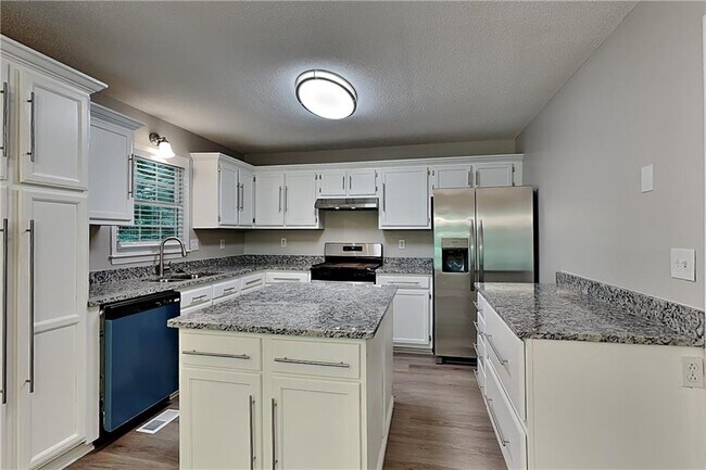 Photo - 328 Abbington Ln