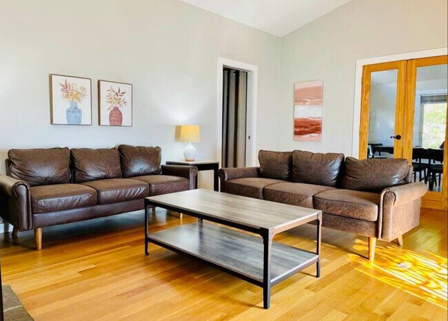 Photo - 501 E Poplar Ave