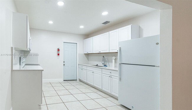 Photo - 735 NW 14th Way Unit 1