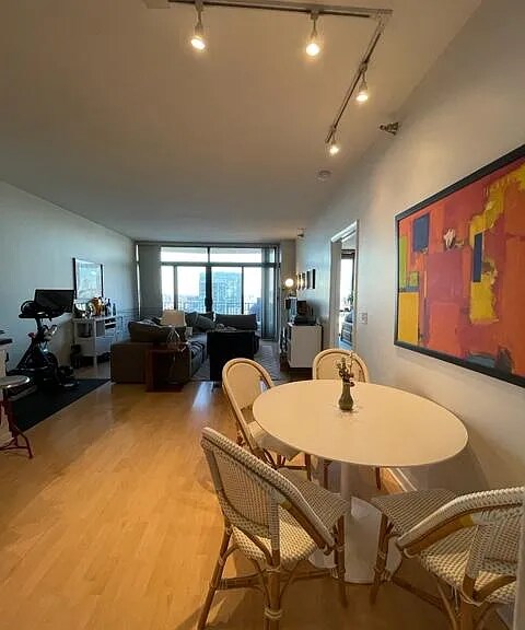 Photo - 1 bedroom in Chicago IL 60654 Unit 2006