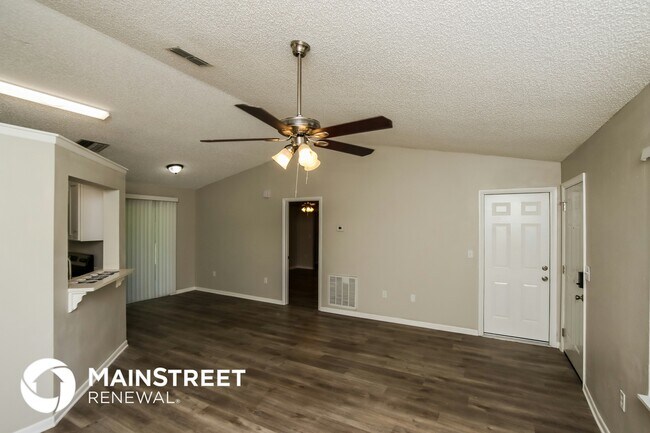 Photo - 410 La Coco St SW