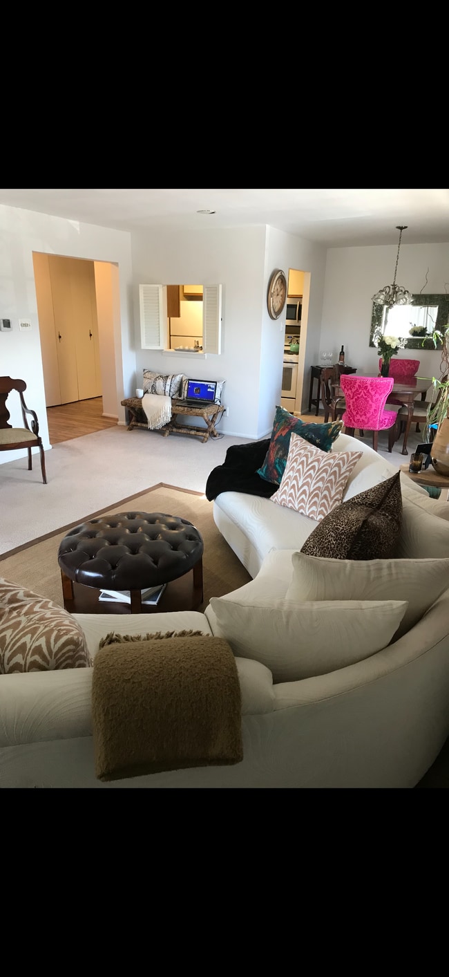 Building Photo - 39 Drummers Ln Unit 1 Bed Glenhardie Condo