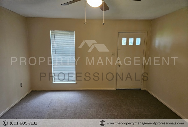 Photo - Cute in a cul de sac