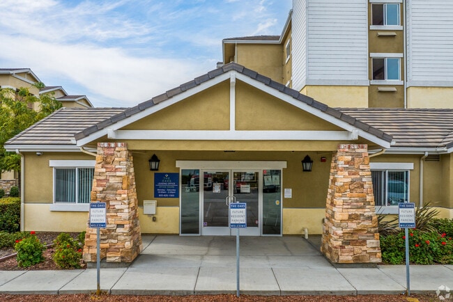 Photo - Commons @ Oak Grove