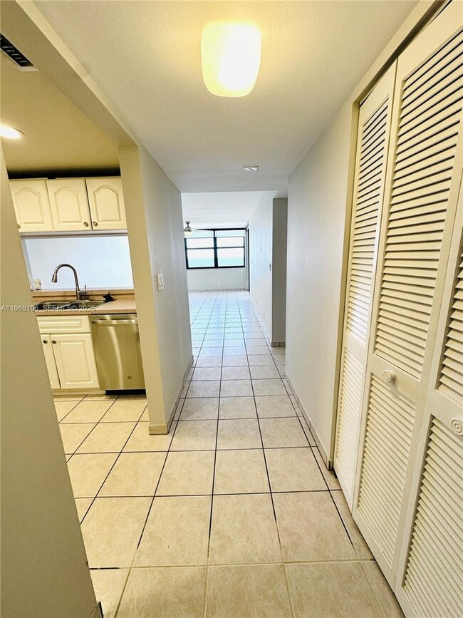 Photo - 2555 Collins Ave Unit 1609