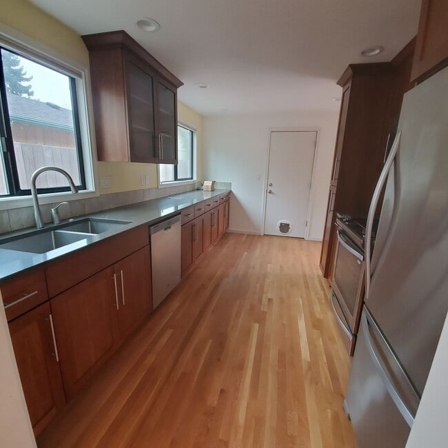Photo - 10112 SW Crystal St