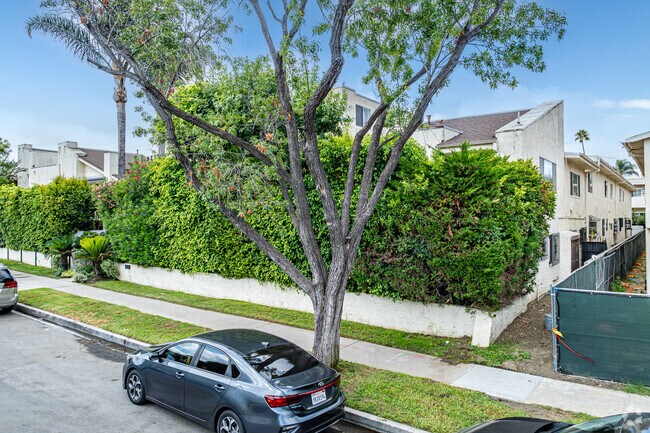 Primary - 4321 Matilija Ave #9