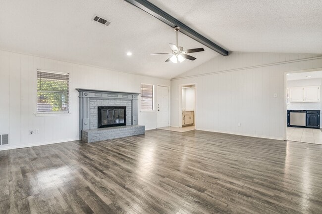 Photo - Gorgeous Garland Home For Rent!