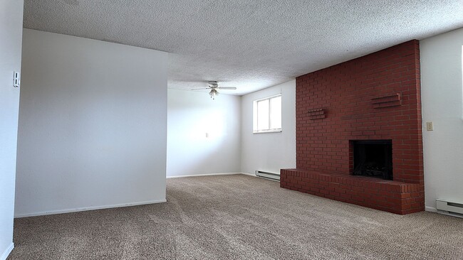 915/917 Camelot Court