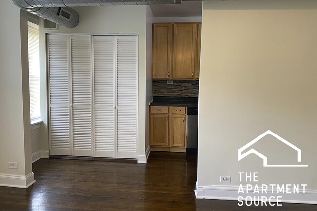 Photo - 1253 W Henderson St Unit 3