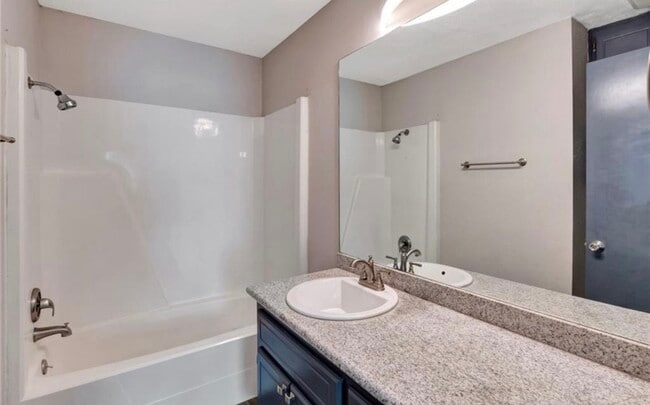 Photo - 215 Chantilly St