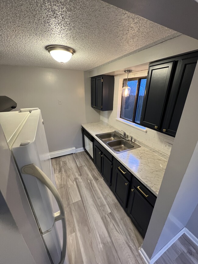 Building Photo - 164 Melrose St Unit 2 Rental