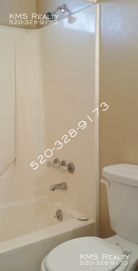 3222 E Bermuda Private yard Owner/Agent - 3222 E Bermuda Private yard Owner/Agent