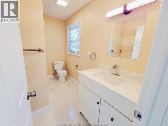 Photo - 680 Caron Ave