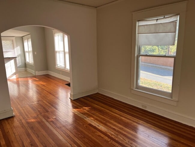 Photo - West Plaza Home close shops and entertainment