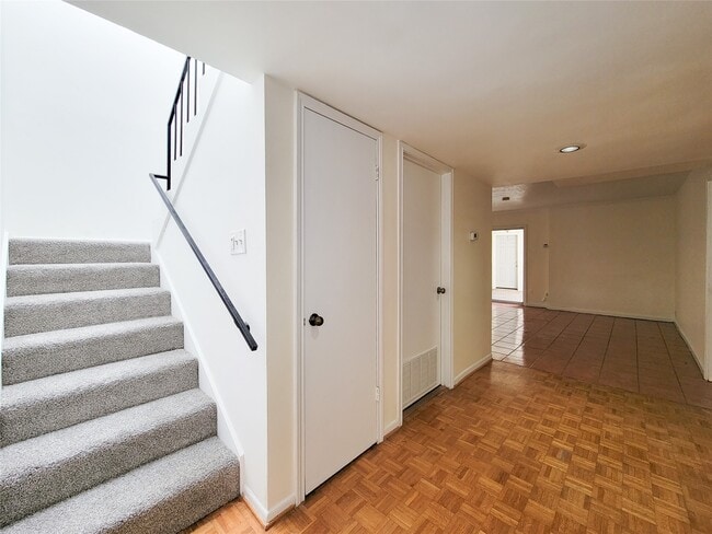 Photo - 2243 W Alabama St Unit B