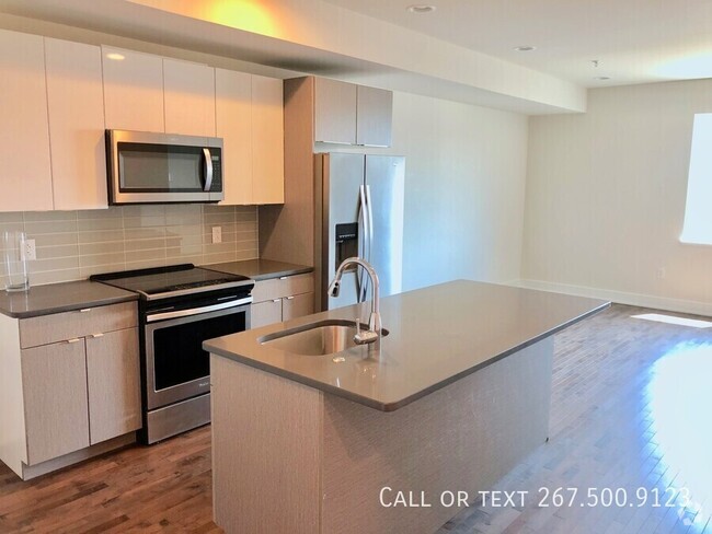 Building Photo - Absolutely Gorgeous Bi Level 3bd+den with ... Unit 5 Rental