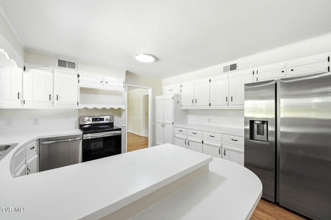 Photo - 808 Chippendale Rd