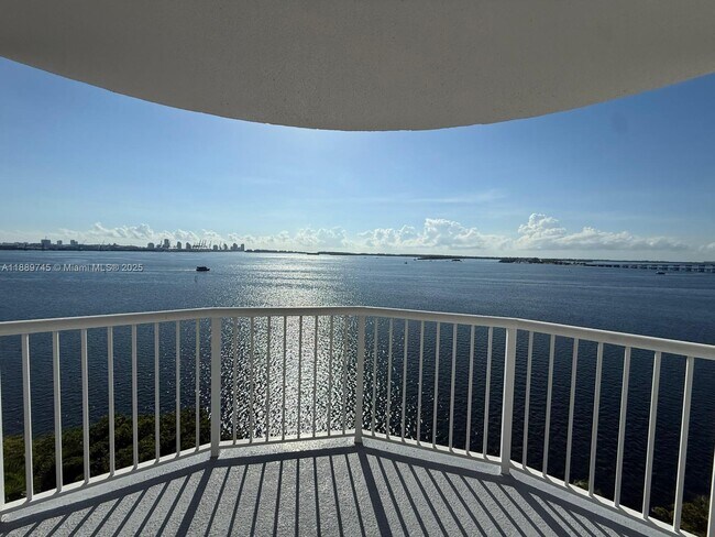 Building Photo - 1420 Brickell Bay Dr Unit 1203A