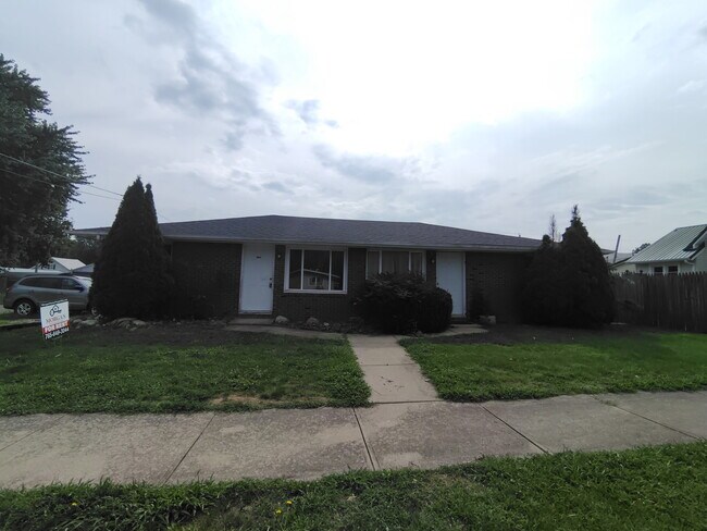 Building Photo - 208 N Washington St