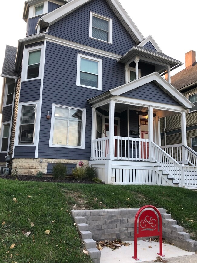 Building Photo - 1659 N Van Buren St Unit 1661A