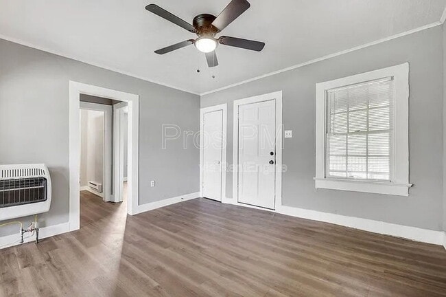Photo - 216 E Division St