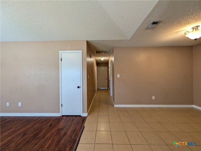 1644 W County Line Rd
