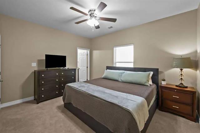 Photo - 613 W Elm St