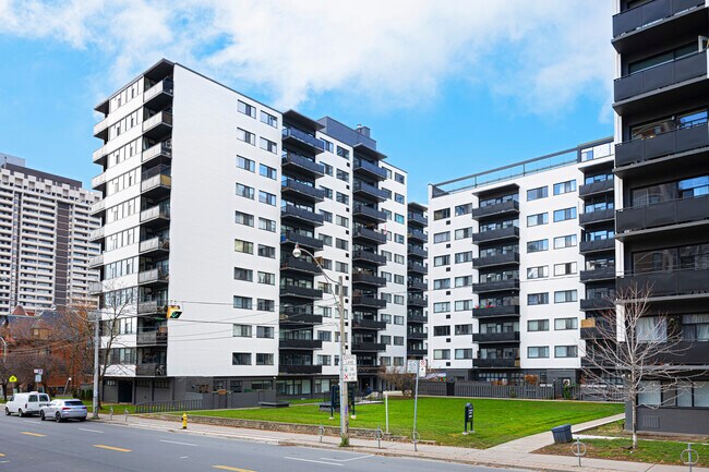 Building Photo - 100 Gloucester Street