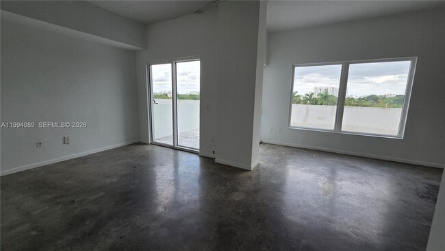 Photo - 10 SW South River Dr Unit 609