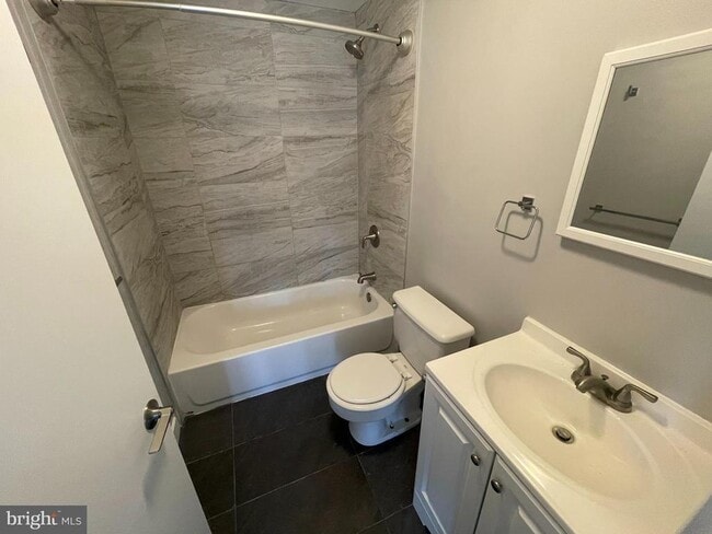 Photo - 3500 Ainslie St Unidad 3F