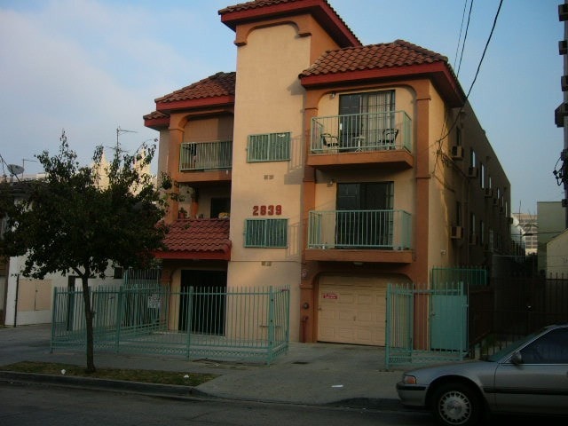 Building Photo - 2839 Francis Ave Unit 204