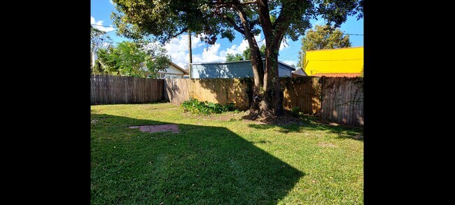 Photo - 409 E Cherry St